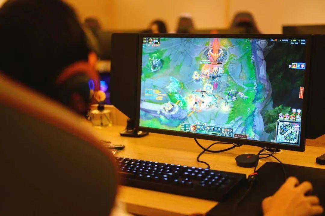 广西来宾：男子请游戏代练导致账号被封，法院这样判