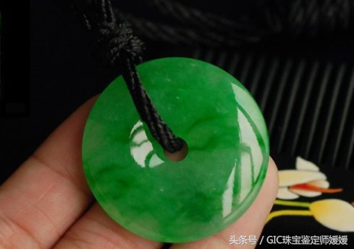 媛媛问答｜翡翠“色辣”指的是什么？