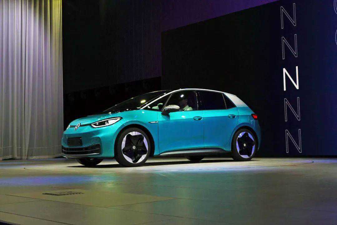 它是建兰“八大金刚”之首，花朵威武霸气，香气直透肺腑，值得养