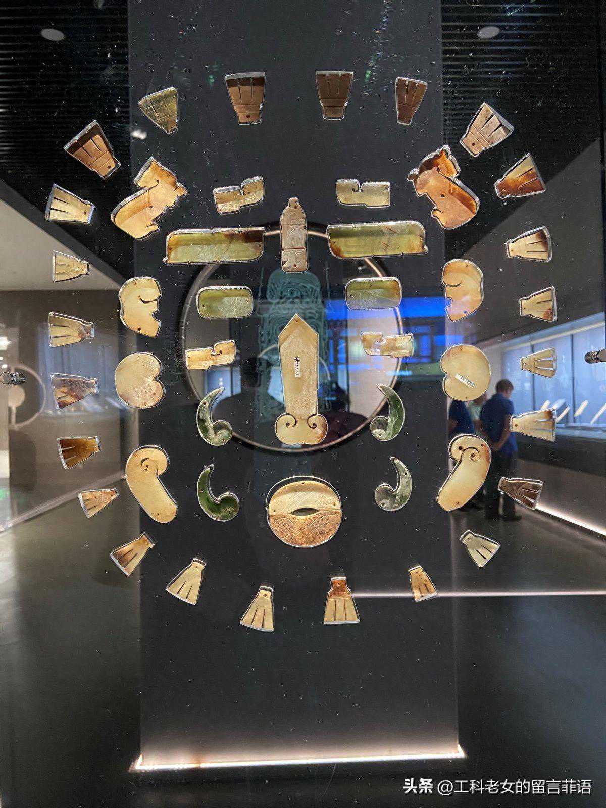 晋博玉器：可繁可简，玉覆面