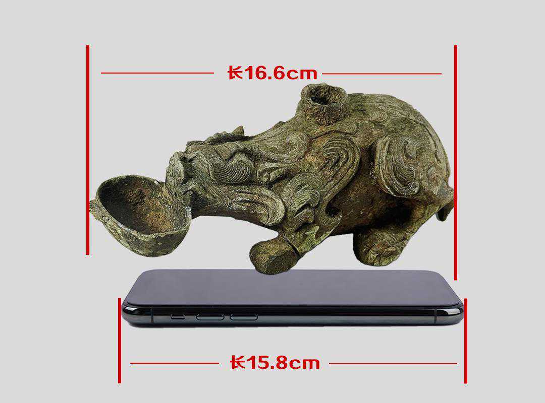 这只“毛茸茸”的小怪兽，专职陪读