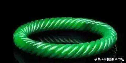 为翡翠痴狂！宋美龄、刘晓庆、刘嘉玲出席活动翠不离身