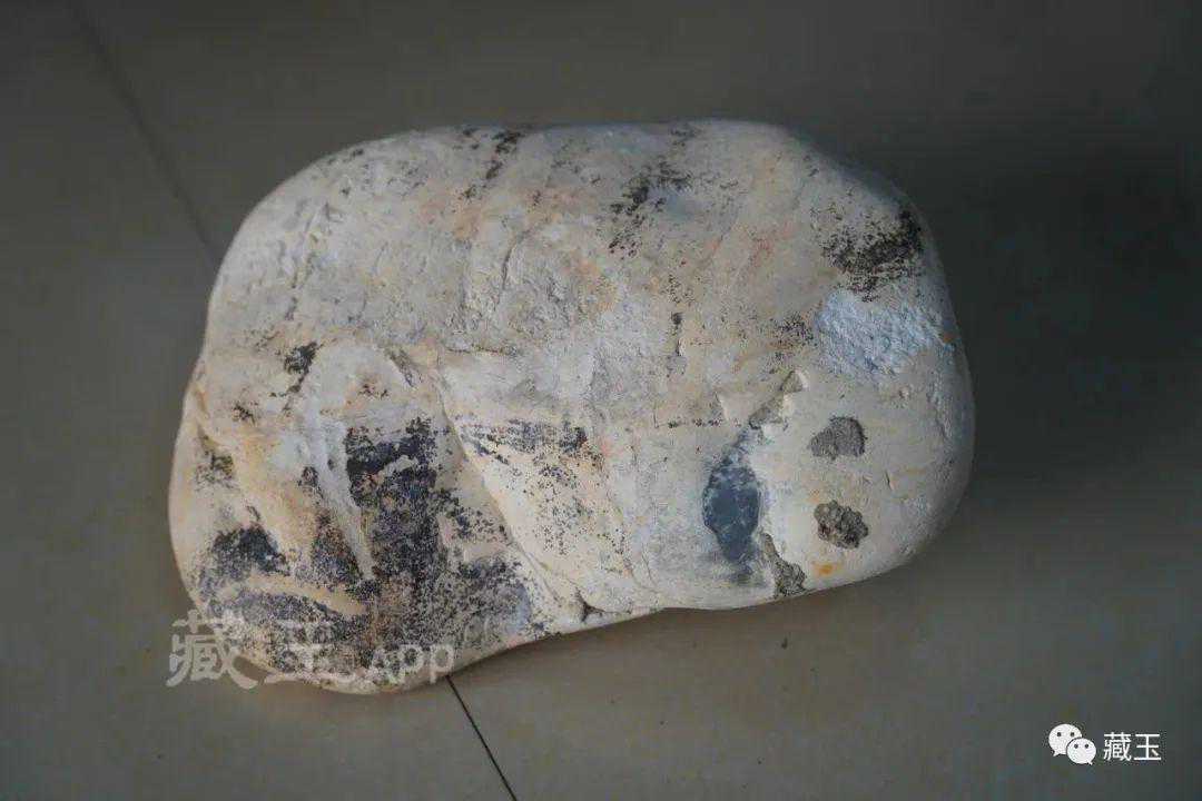 石包万物：千变石包玉，一刀能暴富