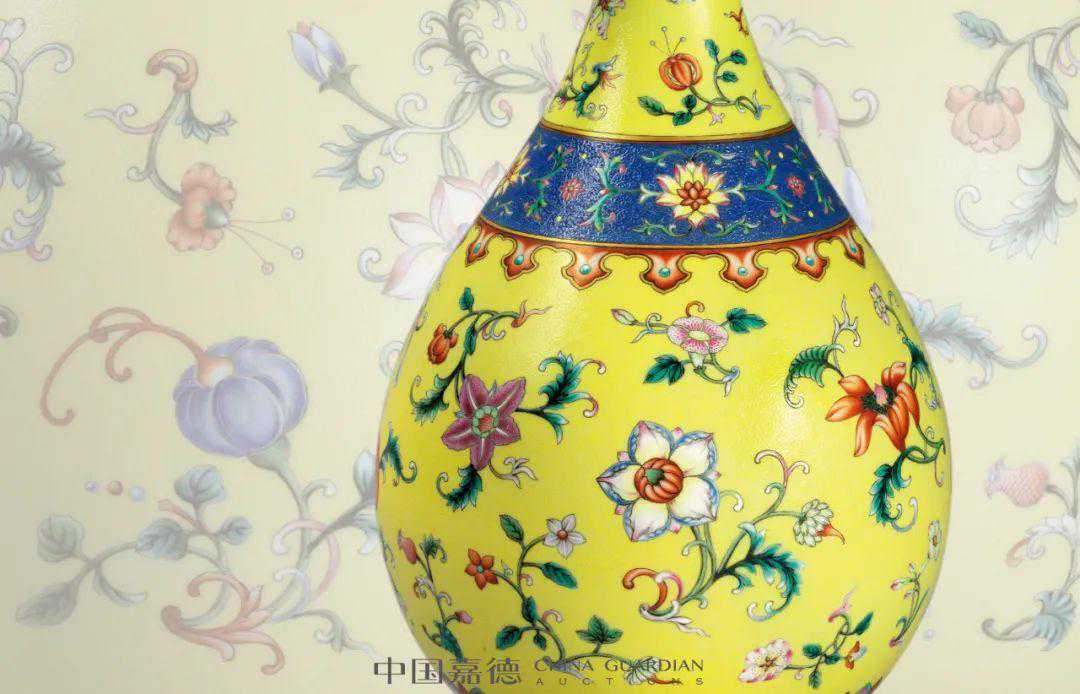 「中国嘉德春拍」坤宇气韵—乾隆洋彩锦上花玉壶春瓶