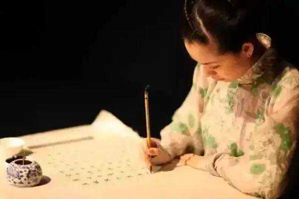 民国美女，连书法都富有韵味收藏级美文