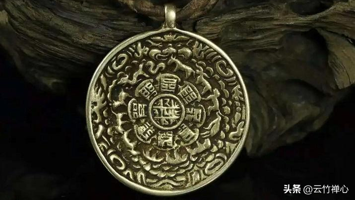 你知道“九宫八卦牌”应该怎么佩戴吗