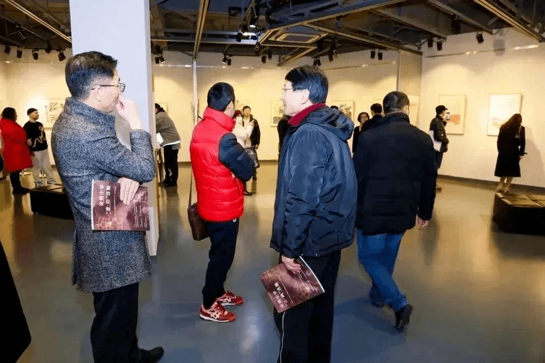 纪念吴昌硕先生诞辰180周年紫砂壶·国画作品展开幕