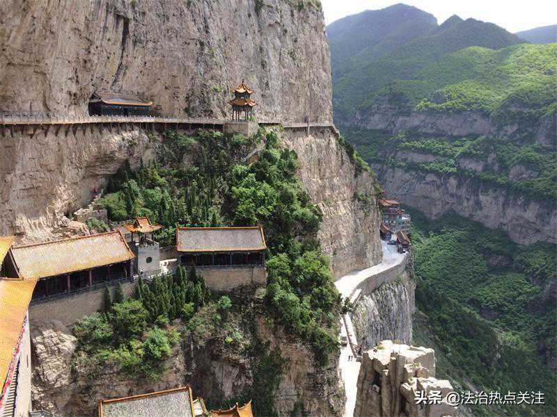 介子推携母隐居的绵山