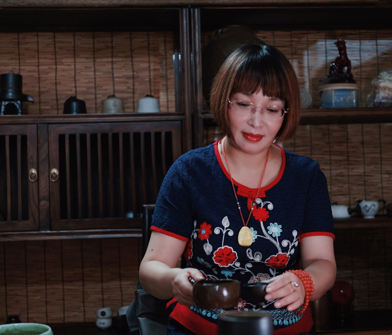 不忘初心——2022年度最美人民艺术家井亚红