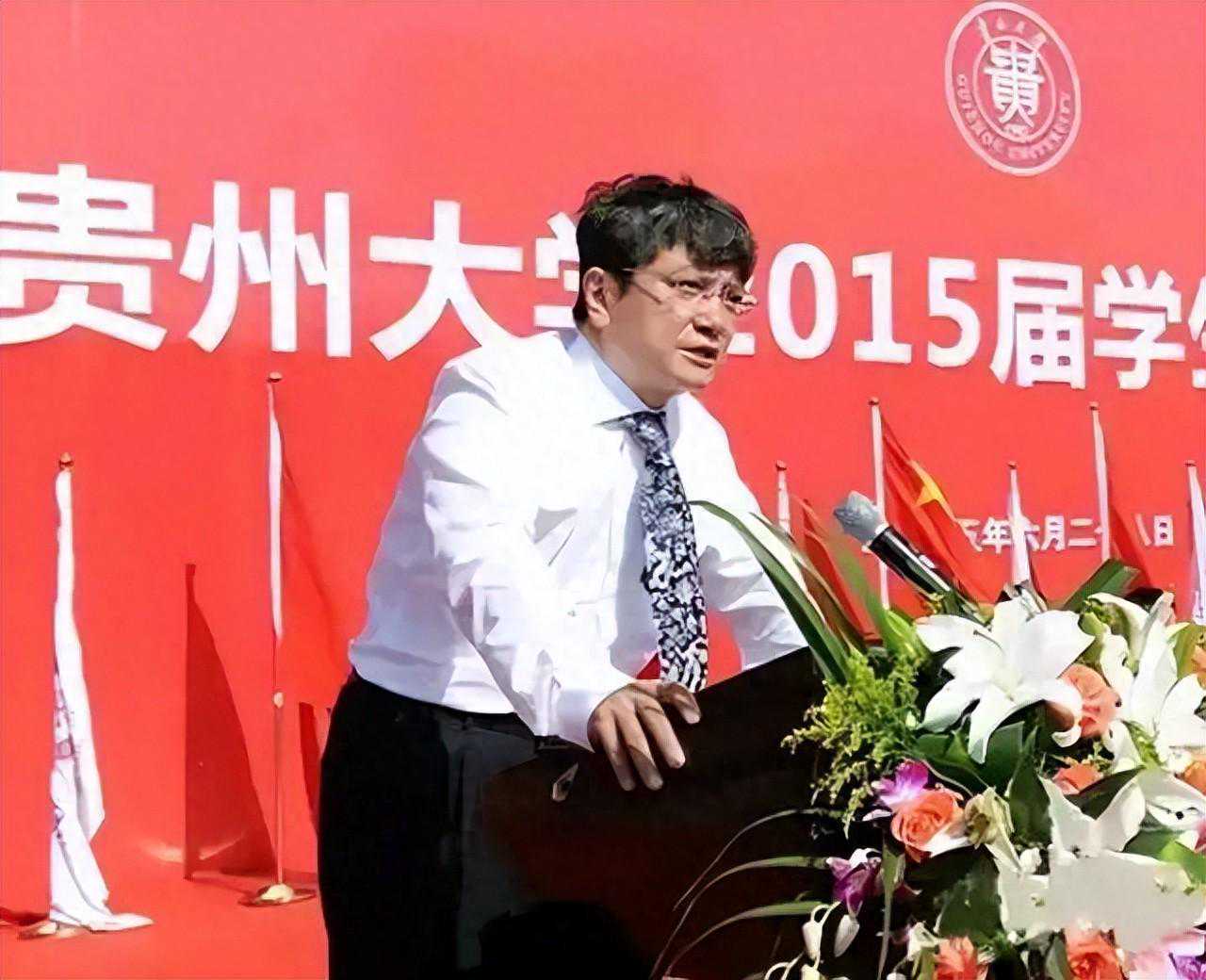 给我滚出贵大！郑强出任大学校长，学生愤怒抗议，4年后事情反转