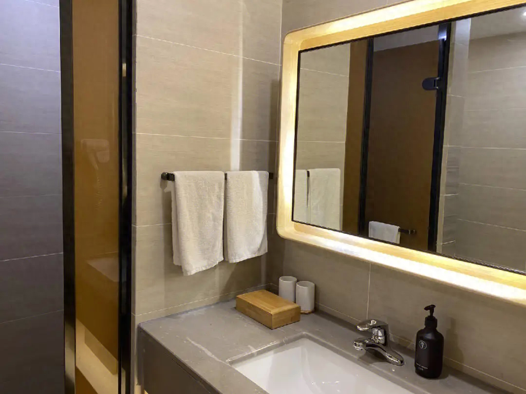 儿媳和女儿同时生孩子，婆婆伺候女儿坐月子，邻居都夸婆婆明智