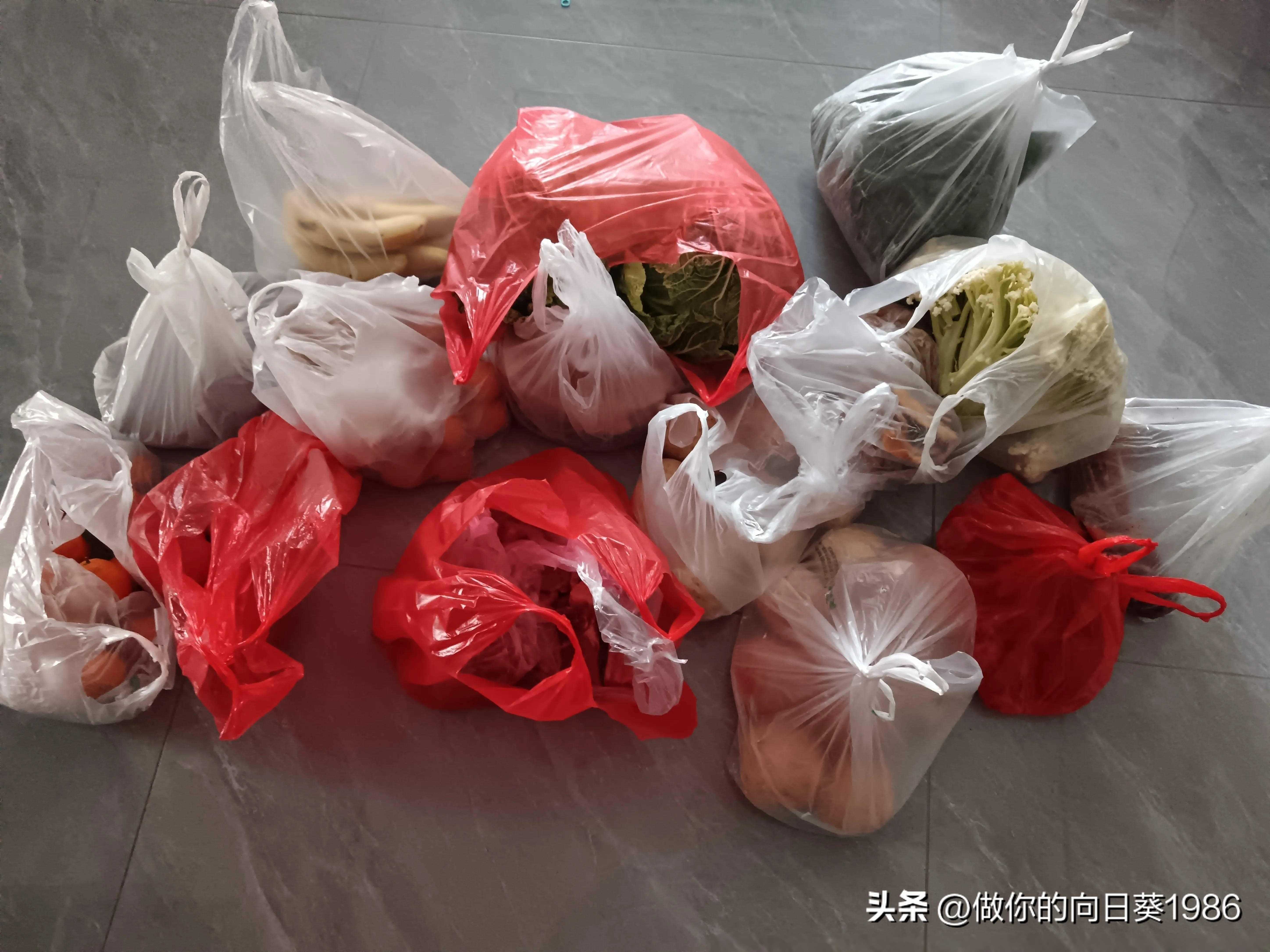 老公一年多没收入了，今天我用300块钱买了半个月的食物