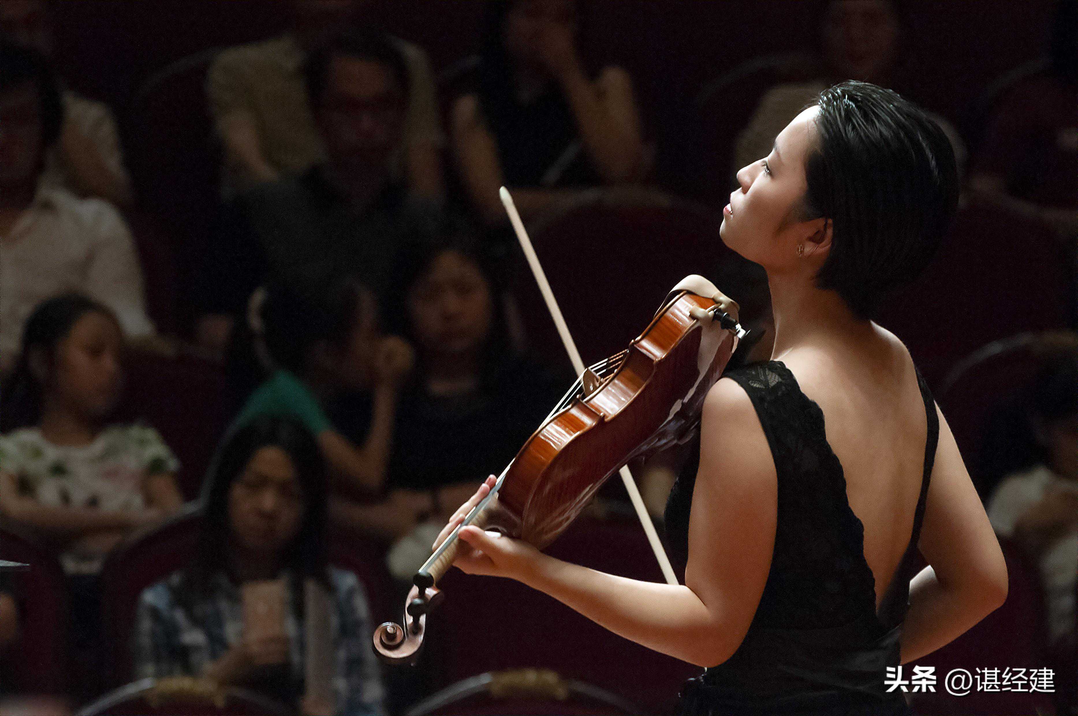 包揽两项中国音乐奖项“金钟奖”“文华奖”的小提琴演奏家党华莉
