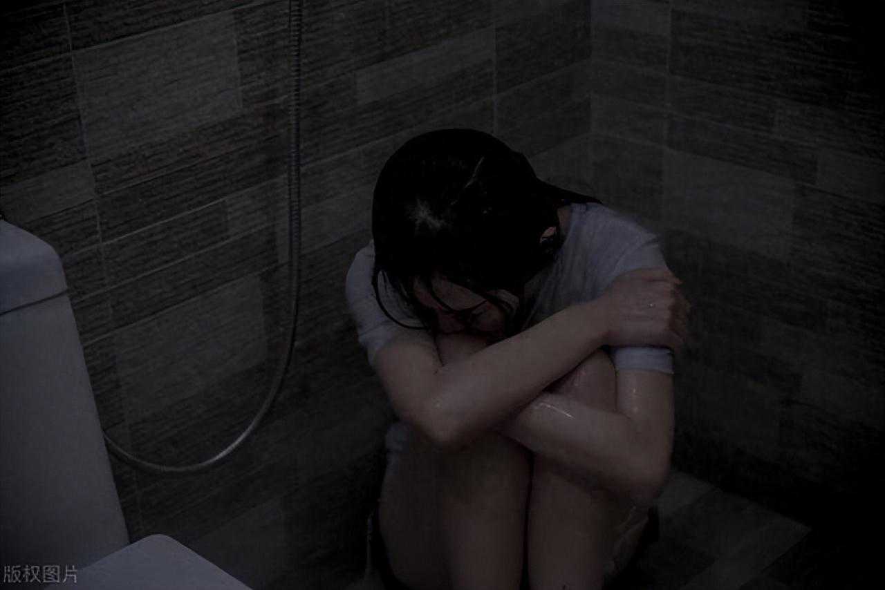 岳母来家里养老六年，让我们签字放弃遗产，3年后妻子收到一张卡