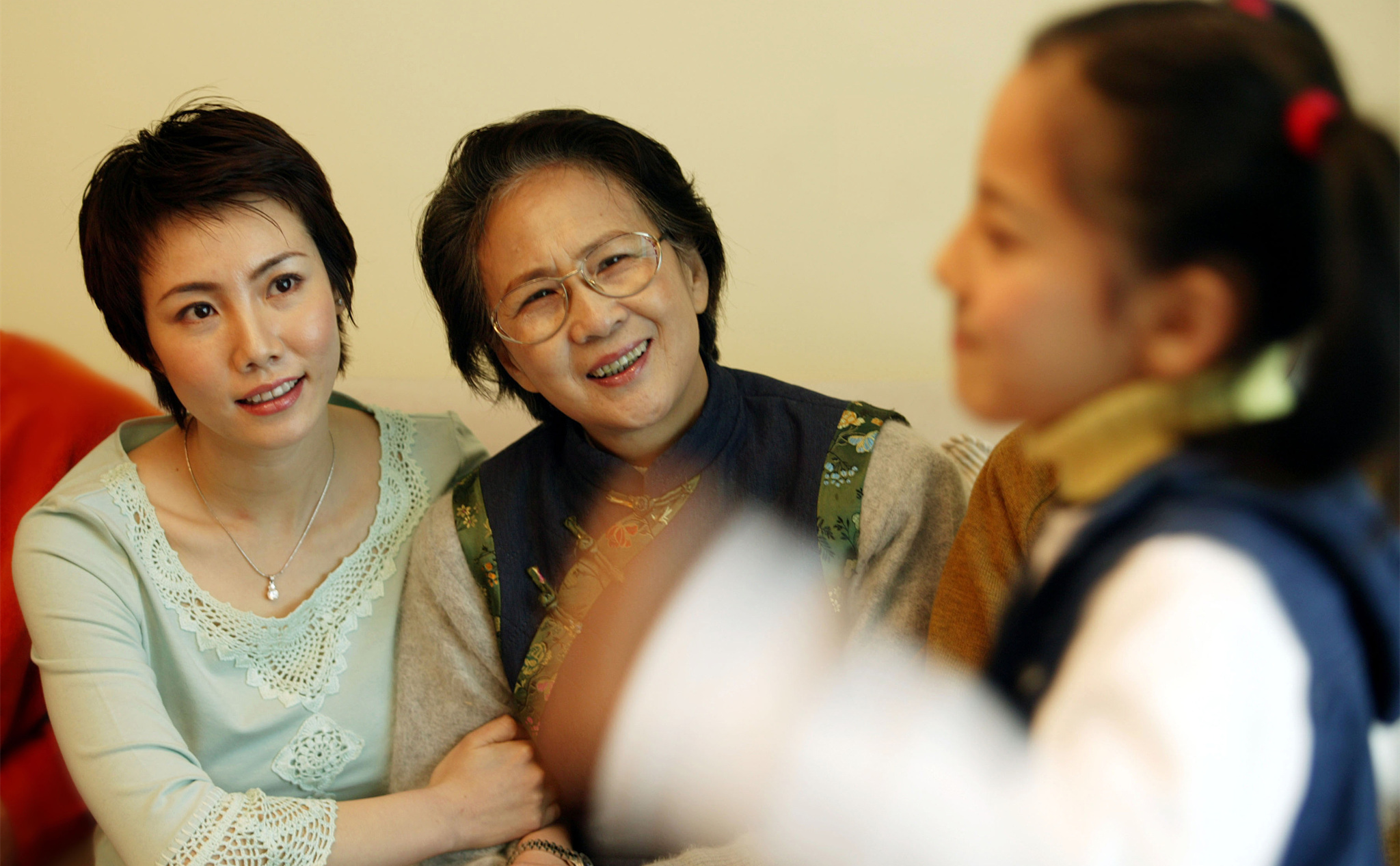 我妈来养老，妻子对我妈百般照顾，起初我不懂，明白后送走了我妈