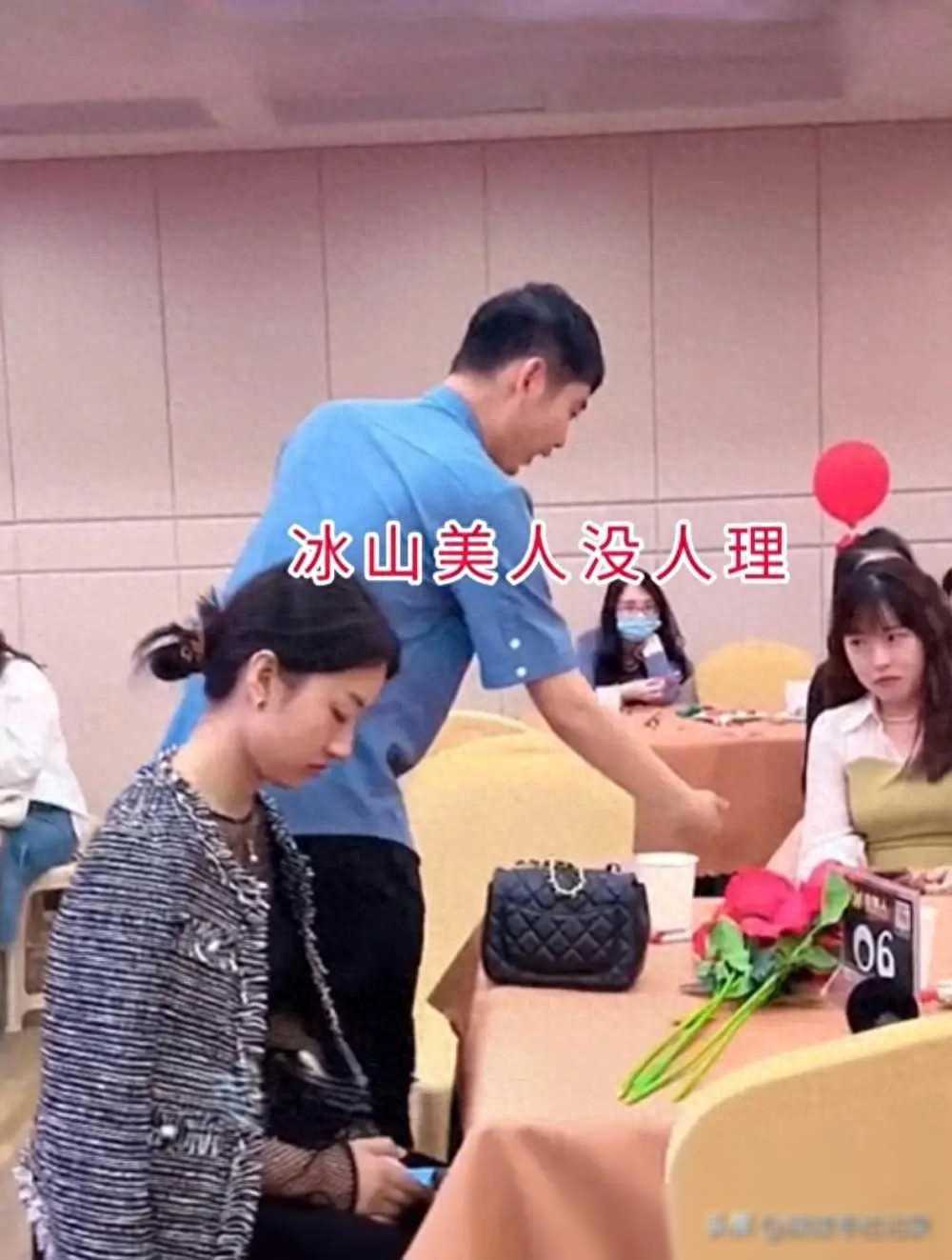 广东相亲大会，男子相中爱笑女孩，高冷美女没人理：眼光毒辣