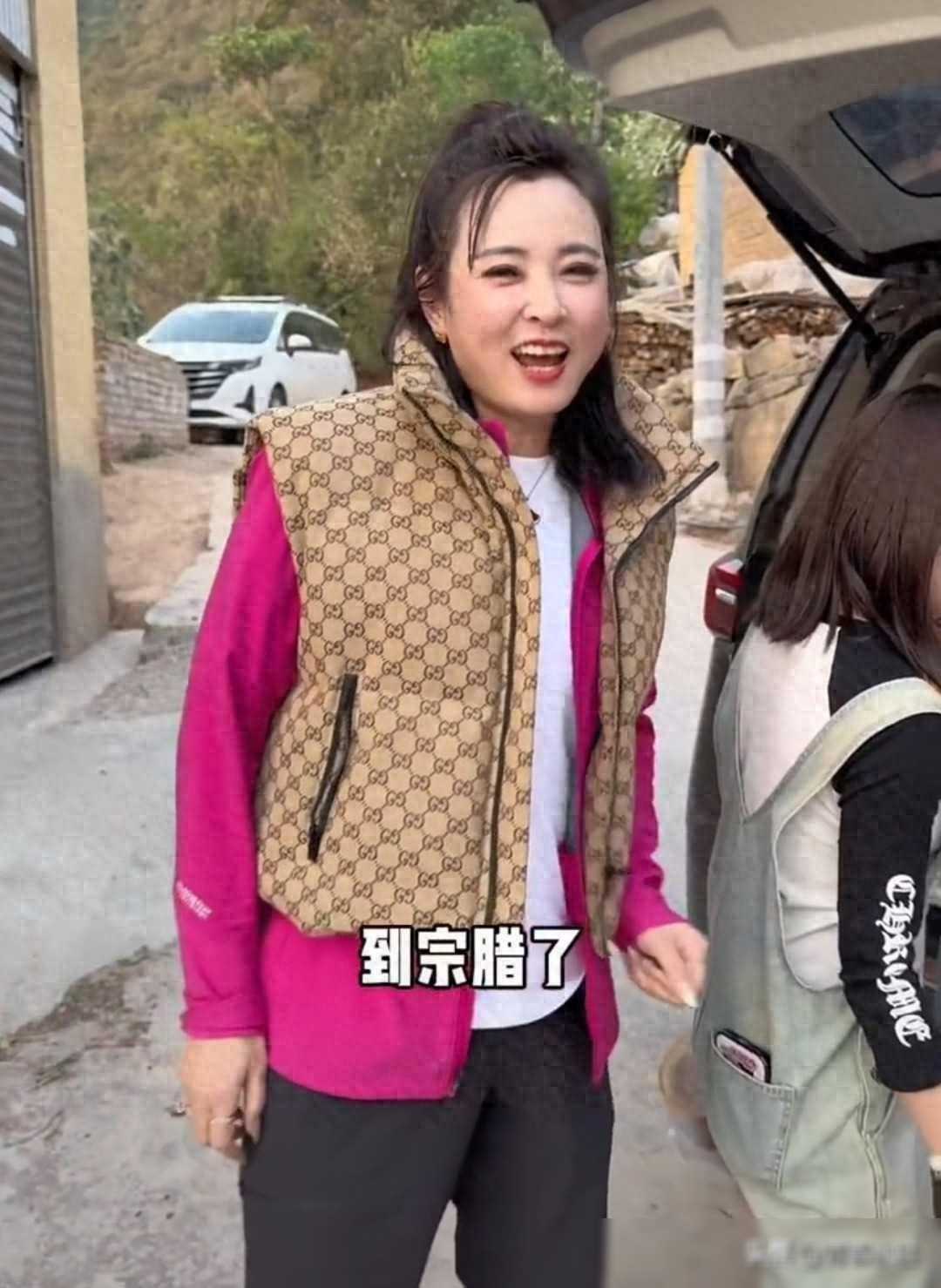 李勒优老家盖新房，奶奶给晋妈留了两间房！问优优为什么穿破洞裤