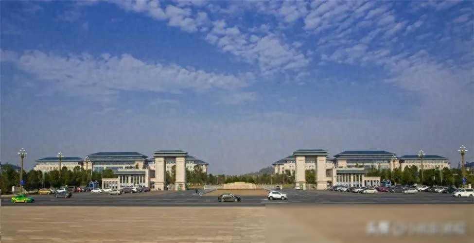 实拍江西省十一个地级市政府办公大楼，低调简朴又不失大气看到评