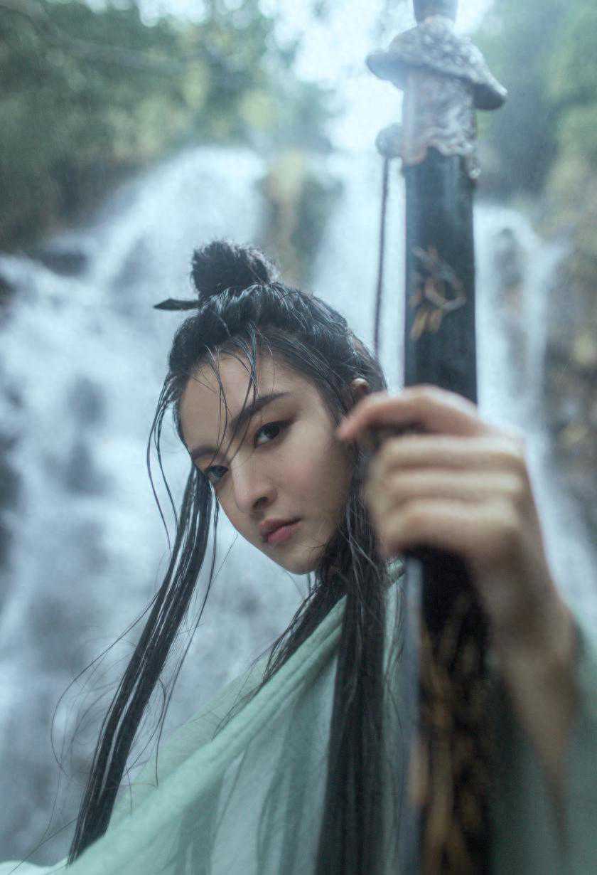 故事：吴春秀心善救一落水老汉老汉赠她一物因此保住了性命