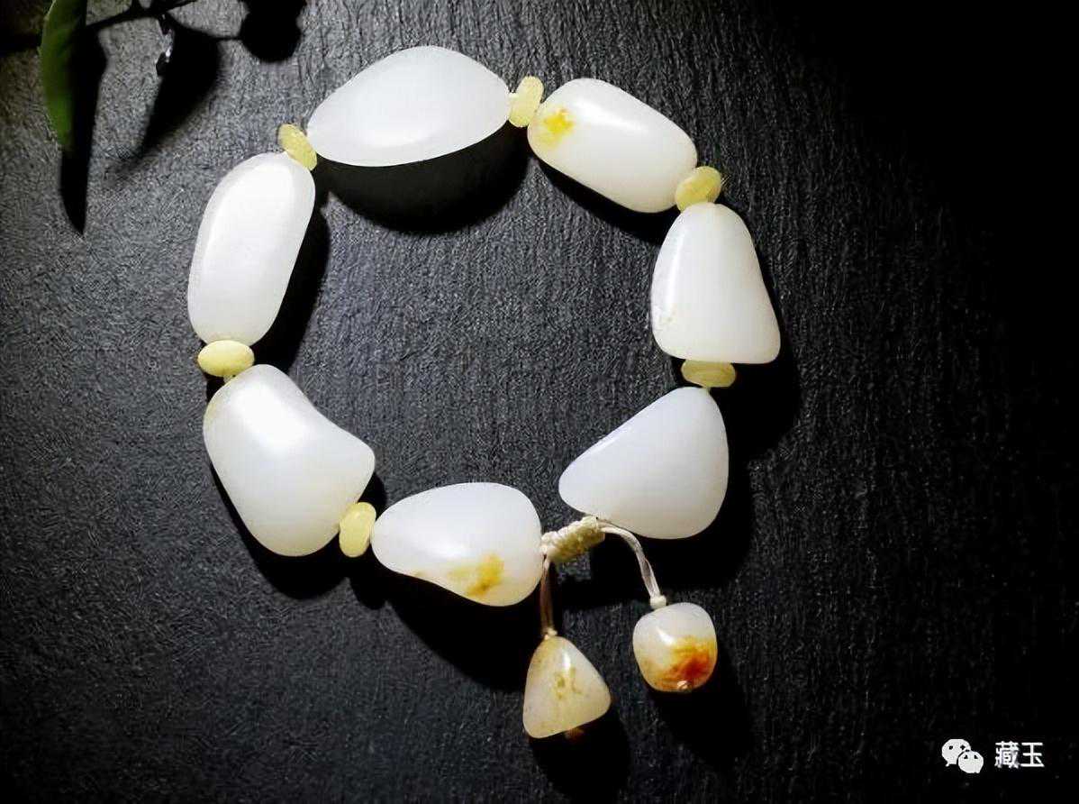 两条籽料手串，一个29万，一个300多万！贵的手串需满足这几点！