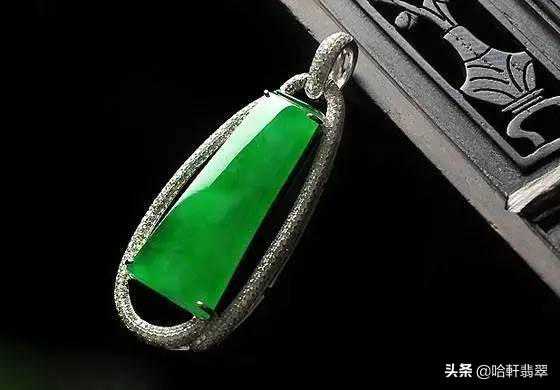 「种水好、遮三丑」，那么调水是翡翠的最佳补救方法吗？