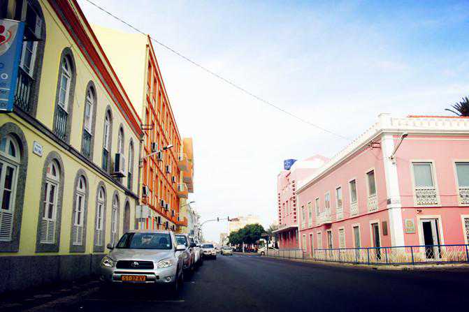 2500元面额的非洲钞票、印着被两个国家同时尊称为“国父”的领袖