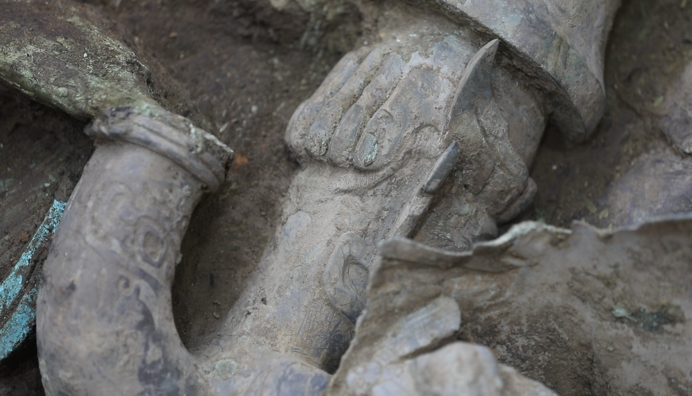 揭秘三星堆⑫造型奇特！三星堆首个觚形尊出现了