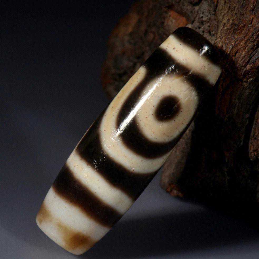 揭秘至纯天珠：千年神秘传承，天珠背后的文化魅力！