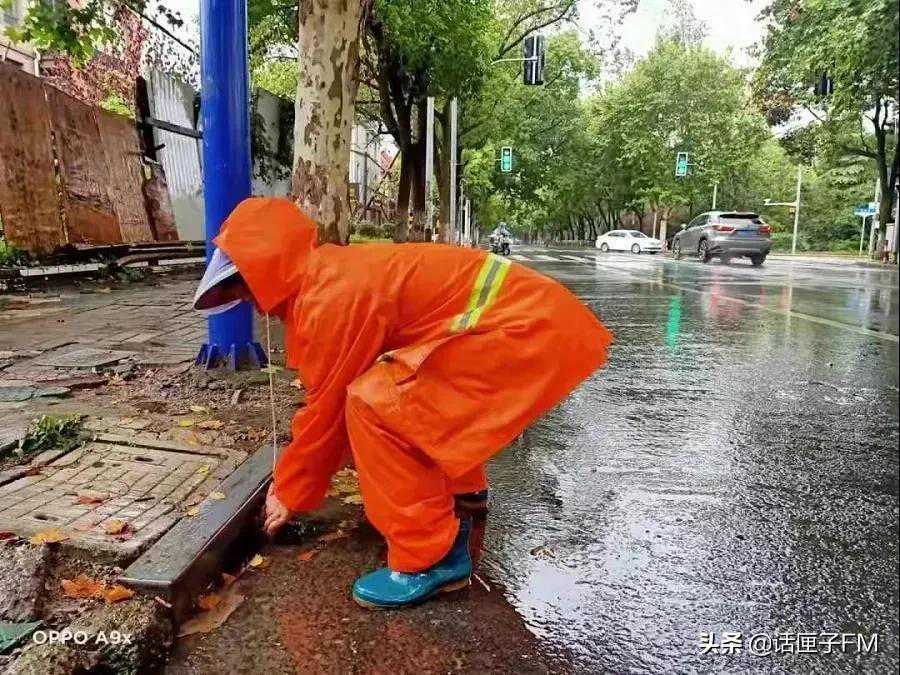 刚刚！上海发布台风橙色预警，已转移安置超过27万人，地铁更新停运区段