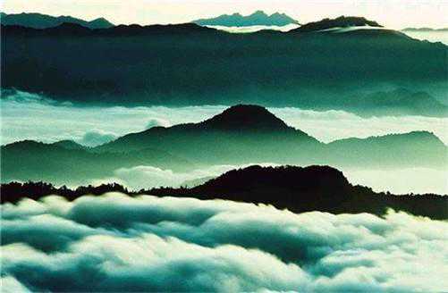 怎样理解李商隐的“世界微尘里，吾宁爱与憎”这两句诗？