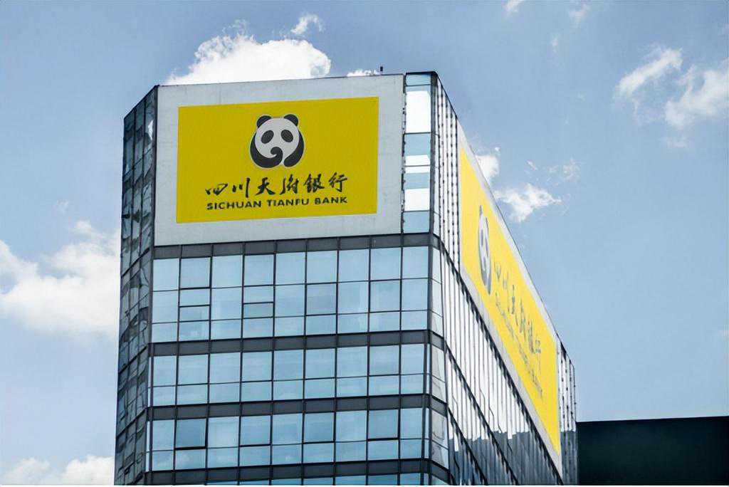 四川天府银行新行长钟辉今年上任 他已经53岁但把握住了提拔机会