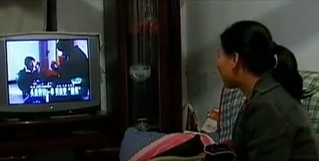 2010年山东女子看电视，恰巧看到失踪的丈夫儿子，儿子只剩半个头