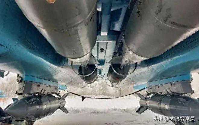 乌军换防之际遭重创，12枚巨型温压炸弹猛烈袭击，亚速营伤亡惨