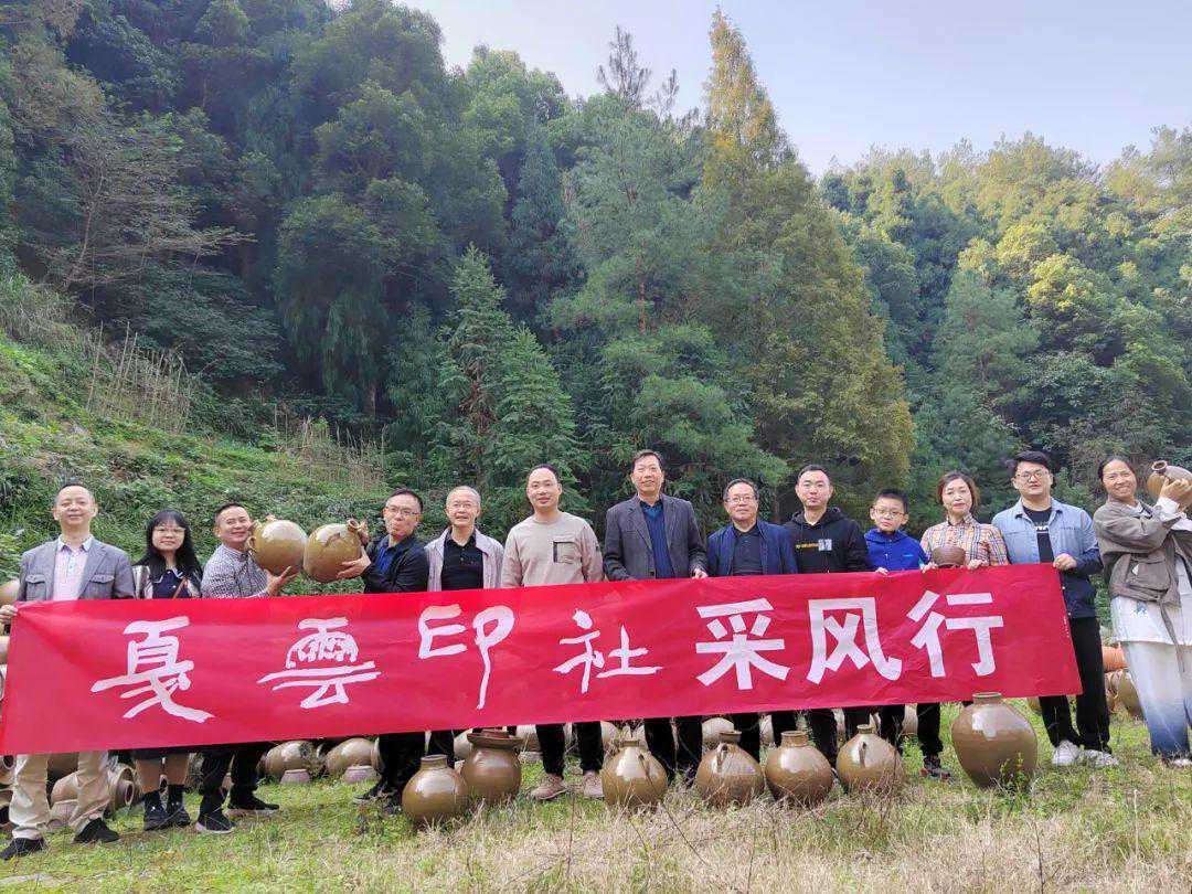 戛云印社举行《金石铿锵》刻陶活动