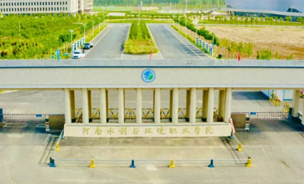 大瓜！河南高校副科长被举报私生活混乱：已停职，学校评论区沦陷