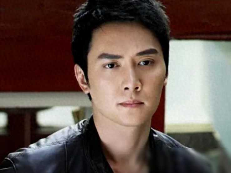 有一次，杨幂吐槽一个知名男演员很爱吻戏。