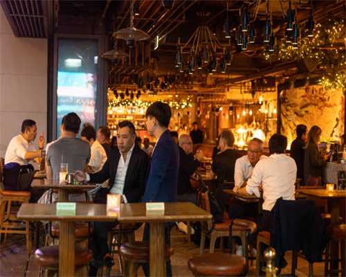 坦桑石：令人心醉的宝石新星，独特蓝色魅力引领珠宝潮流