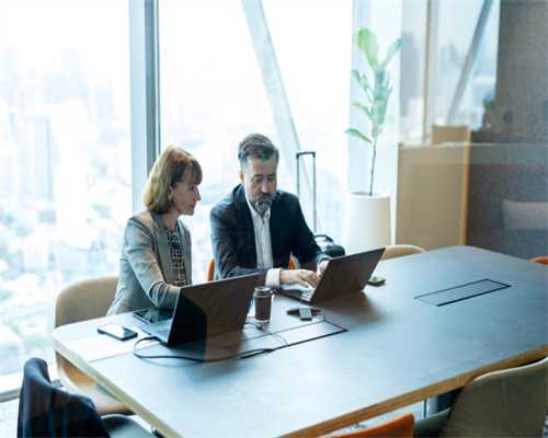 带娃妈妈餐馆晕倒 济南交警先背女子就医再给孩子当“保姆”