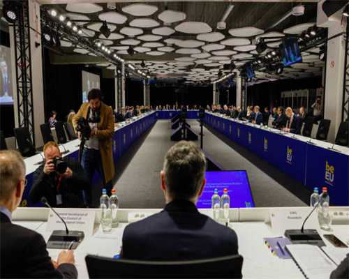 婚房我父母出50万，只写男友名字，婆婆说我不懂事，结局很意外