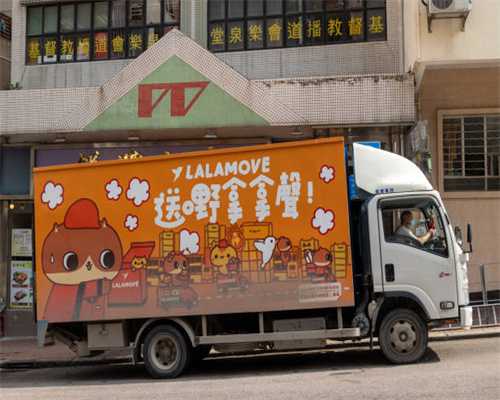 我是玉雕师，没种水白底青翡翠料子创作的《白菜》小摆，太生动了