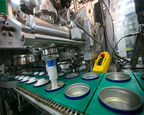 爸爸姓宫，给三胞胎儿子取的名字，上户口工作人员直竖大拇指